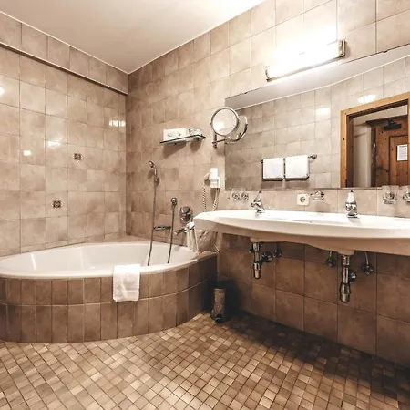 Rose Hotel
