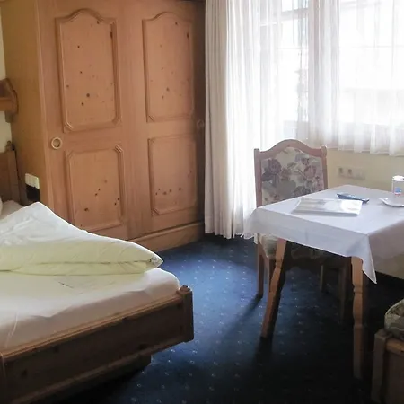 Rose Hotel