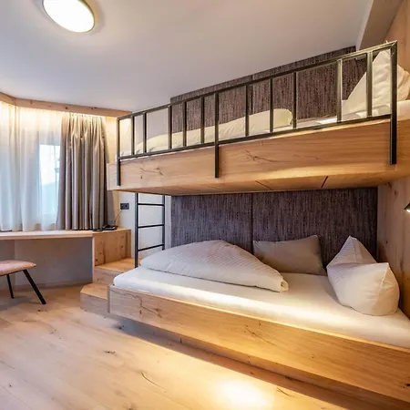 Rose Hotel